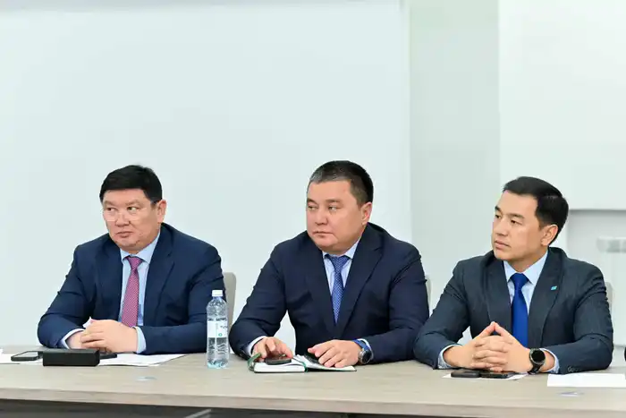 Аким области провел прием граждан по актуальным вопросам (8)