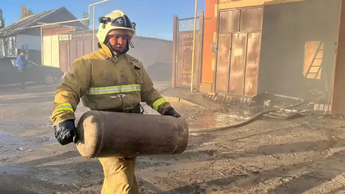 Казахстанские пожарные совершили почти 71 тысячу выездов в 2025 году, спасая тысячи людей Астане