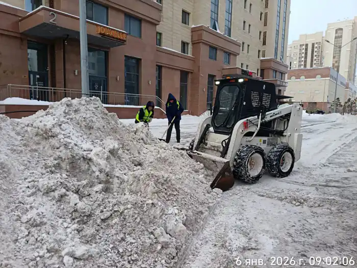 Астана очищается от снега с помощью техники Астане