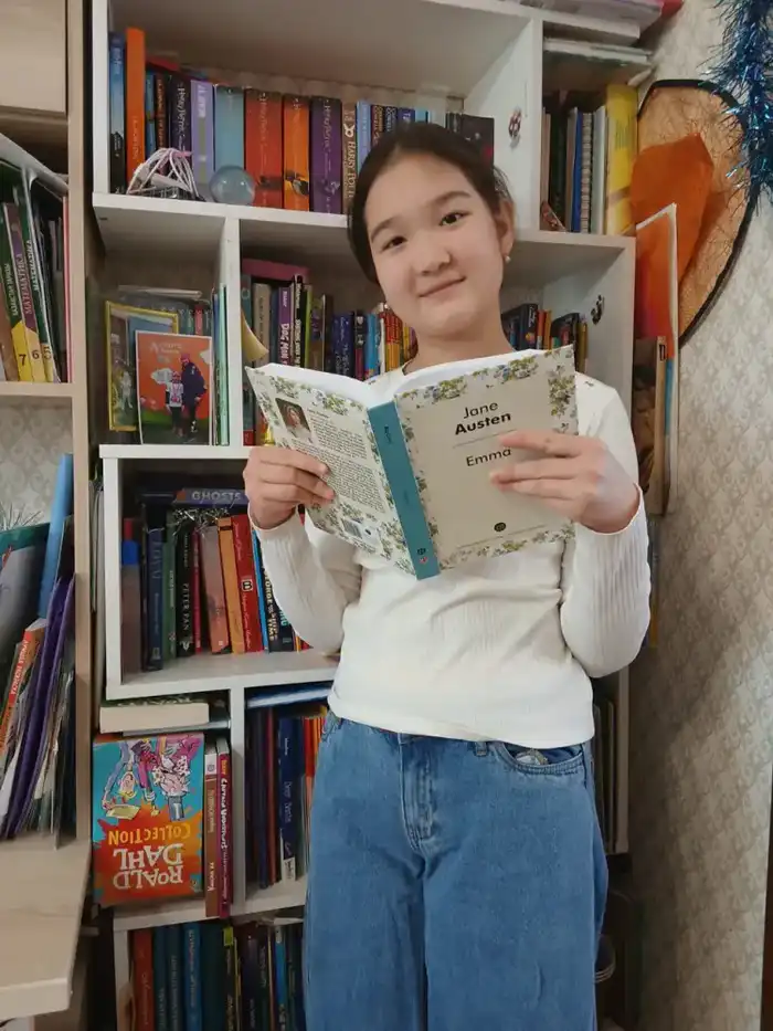 Чтение 853 книг 11-летней школьницей в Астане: влияние на образовательные стандарты и мотивацию сверстников Астане