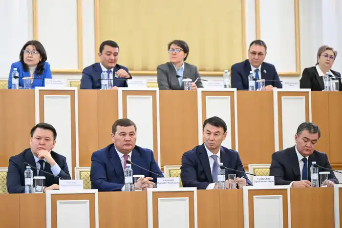 Обсуждение нового сводного проекта изменений в Конституцию РК: усиление прав граждан и реформа госструктур Астане