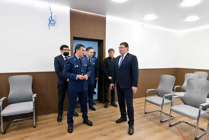 Аким области Берик Уали осмотрел объекты Департамента полиции в Семее и подчеркнул необходимость ремонта Астане