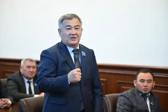 Председатель Сената Маулен Ашимбаев встретился с депутатами Маслихата и общественными деятелями (9)