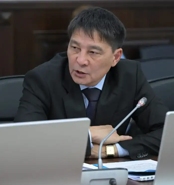 Аким области Асаин Байханов сегодня после прямого эфира провел рабочее совещание в связи с ожидаемым ухудшением погодных условий (5)