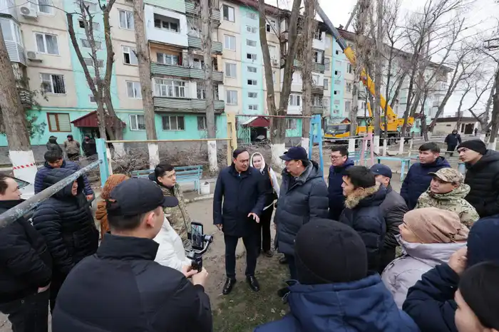 Ербол Карашукеев проинспектировал работы по ликвидации последствий пожара в Таразе (6)