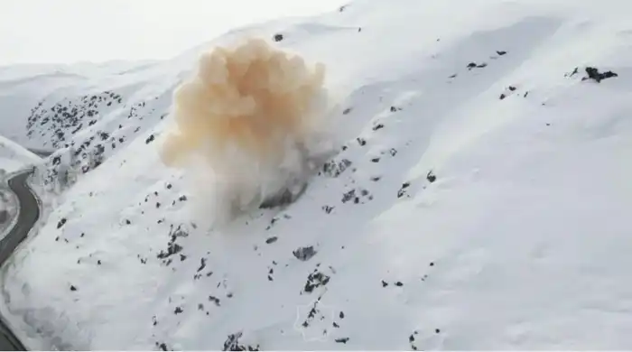 Снежные барьеры: МЧС защищает горные склоны от лавинной угрозы Астане