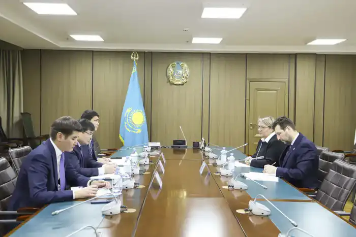 Министр финансов РК Мади Такиев провел встречу с Управляющим директором по Центральной Азии и Монголии Европейского банка реконструкции развития (ЕБРР) Хусейн Озханом. (3)