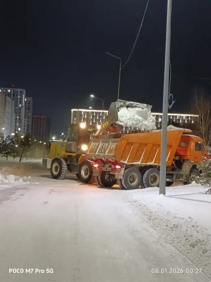 Более 3 000 дорожных рабочих вышли на уборку снега в Астане (6)