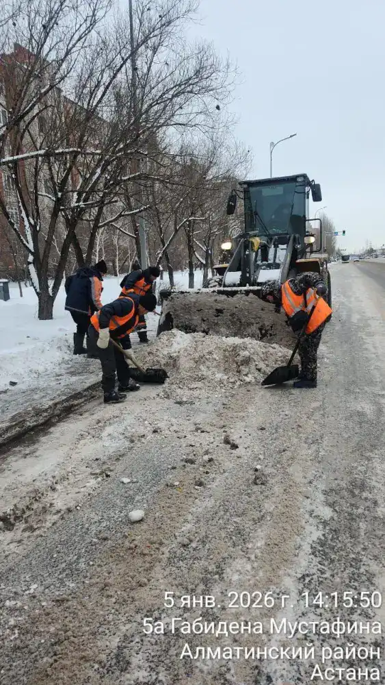Свыше 3 тысяч рабочих и более 1800 единиц техники: в Астане продолжается круглосуточная очистка от снега (6)