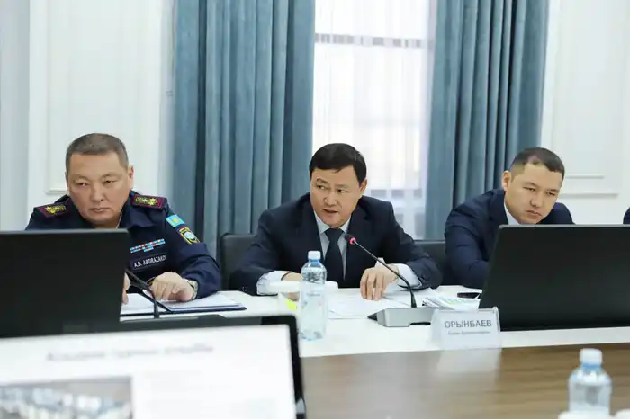 Ербол Карашукеев провёл совещание по подготовке к паводкам, 42 населённых пункта под угрозой Астане