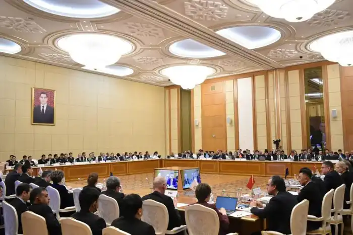 Казахстан увеличивает экспорт в страны СПЕКА на 15%, достигнув рекорда в 6,7 миллиарда долларов Астане