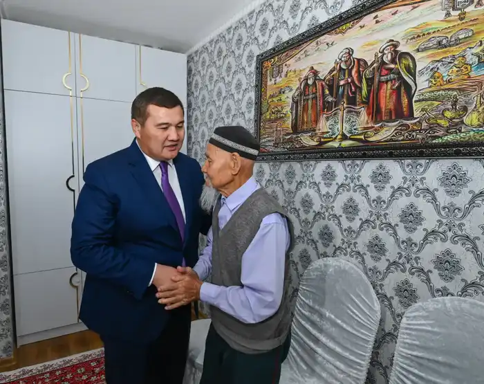 Поздравление ветерана Великой Отечественной войны в Кызылординской области Астане