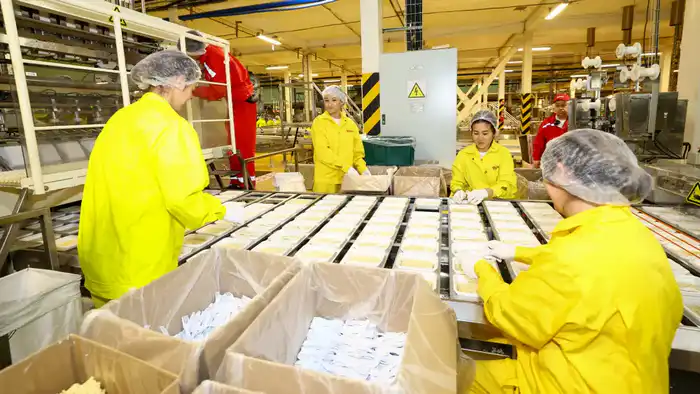 Премьер-министр посетил ряд предприятий Алматинской области и ознакомился с объемами привлеченных инвестиций (8)