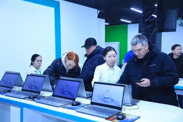 Открытый диалог и цифровые сервисы: в Карагандинской области прошла акция «Азбука правопорядка» (5)