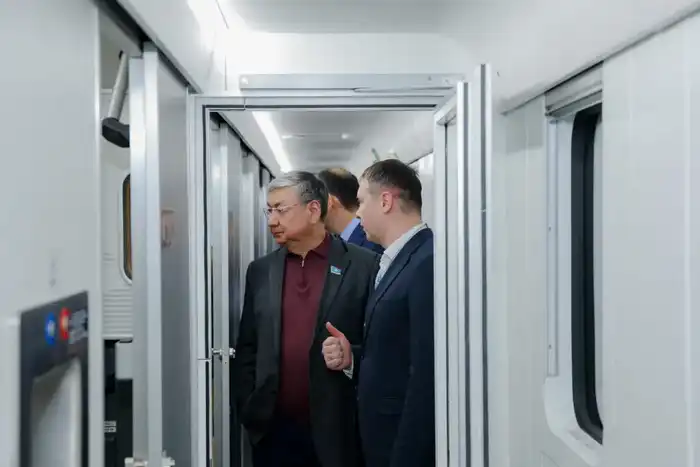 Депутаты Сената ознакомились с производством пассажирских вагонов в Астане (3)