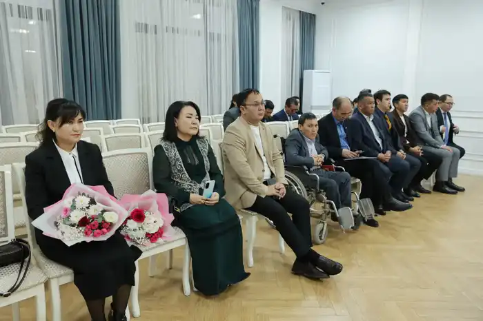 Ербол Карашукеев встретился с представителями интеллигенции (6)