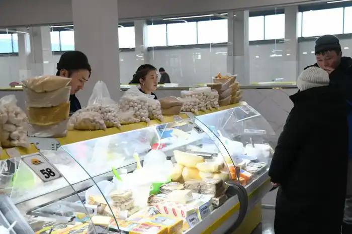 Богатый ассортимент продукции по выгодным ценам: в столице прошла очередная сельхозярмарка (7)