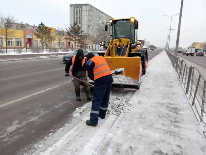 Более 1,5 тысячи единиц спецтехники задействовано в работах по уборке снега в Астане (8)