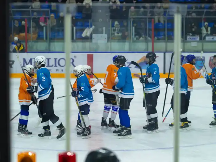 В Усть-Каменогорске завершился молодёжный хоккейный турнир «Зимний спорт-фест», победу одержала команда «Устинка» Астане