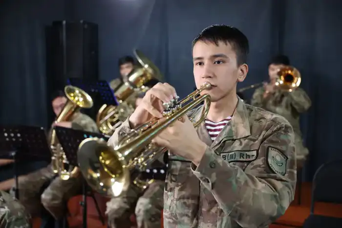 Служба как путь к мечте: военнослужащий Национальной гвардии реализовал мечту о военном оркестре (7)