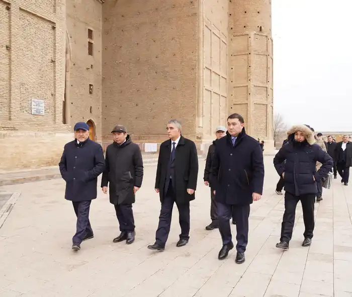 Посещение мавзолея Ходжи Ахмеда Ясауи министрами водного хозяйства Казахстана и Узбекистана Астане