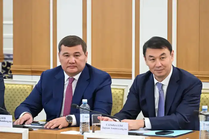 Представлен сводный проект изменений в Конституцию (2)