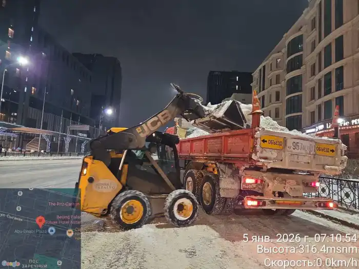 С начала зимнего сезона из Астаны вывезли более 1,6 млн кубометров снега (7)