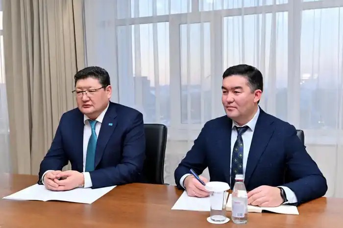 Свет культуры: аким области и поэт Төлеген Жангалиев на одной волне Астане