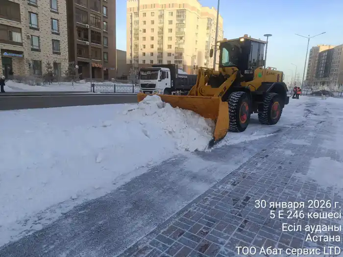 Более 1 100 единиц спецтехники вывели на уборку снега в Астане (8)