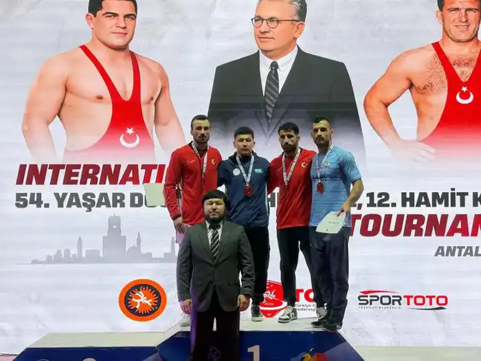 Успехи казахстанских борцов на международном турнире подчеркивают значимость спортивных мероприятий для развития национальной идентичности Астане