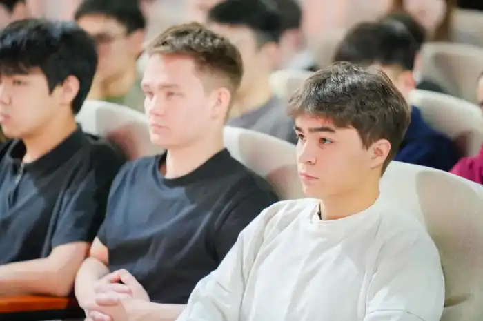 «Закон и порядок»: в Астане известный боксер встретился со школьниками (5)