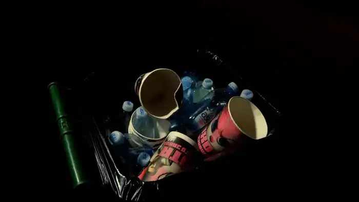 Посетители кинотеатра в Астане провели экоакцию, убрав мусор после сеанса Астане