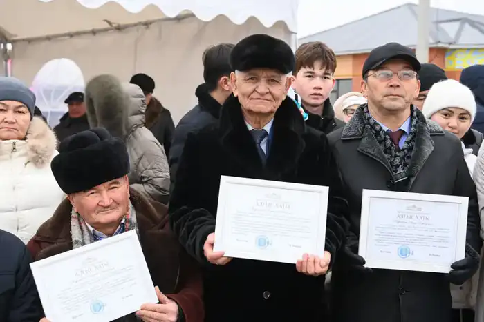 Жителям поселка Шиели вручили ключи от квартир в микрорайоне «Шугыла» (10)