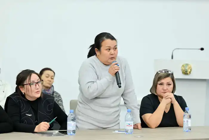 Аким области провел прием граждан по актуальным вопросам (9)