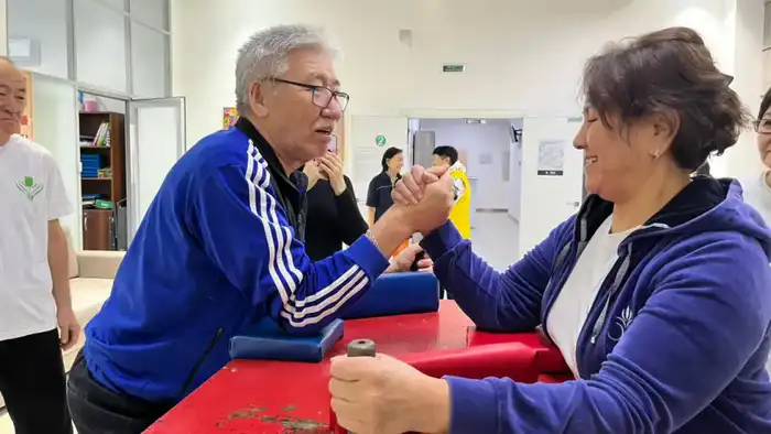 Соревнования по армрестлингу среди пенсионеров: укрепление социальных связей и активное долголетие в Астане Астане