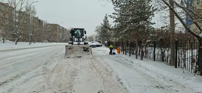 Снежные завалы в Астане: как более 3000 дорожных рабочих и 1675 единиц техники восстанавливают транспортную инфраструктуру Астане