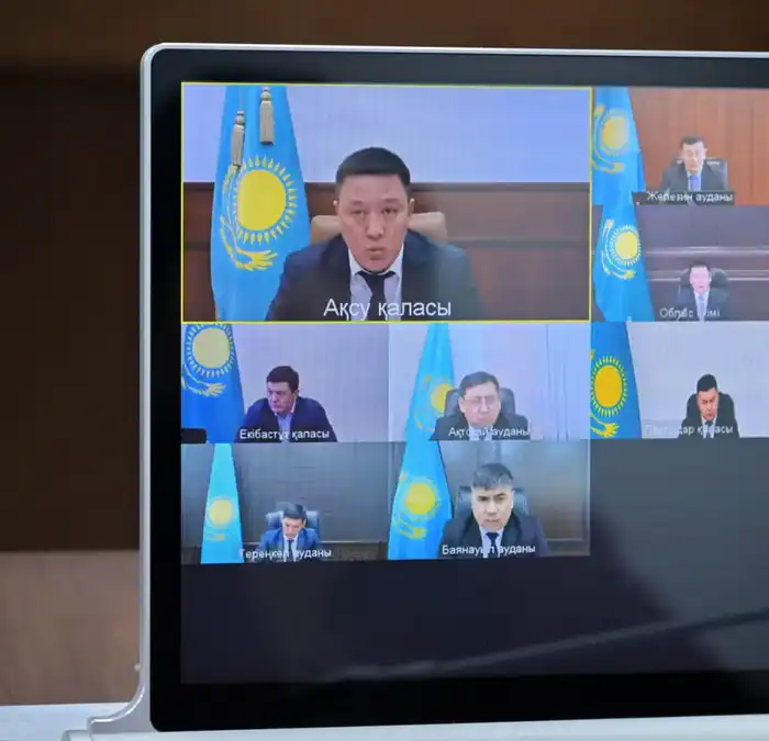 Аким области Асаин Байханов сегодня после прямого эфира провел рабочее совещание в связи с ожидаемым ухудшением погодных условий (6)