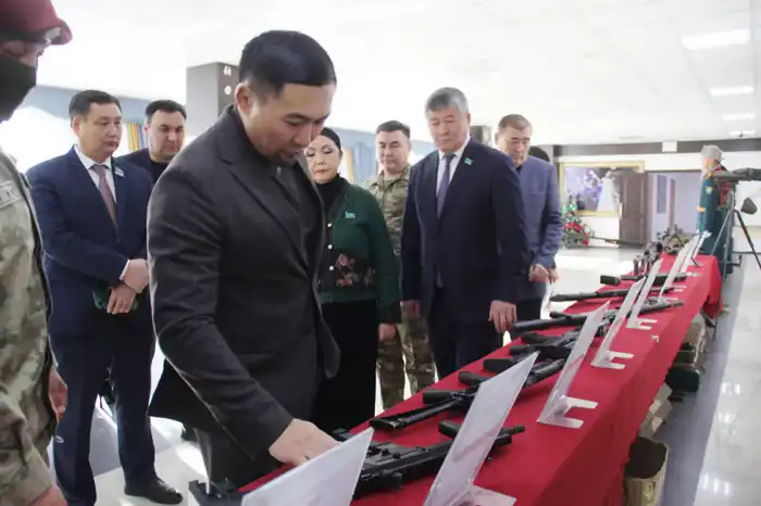 Депутаты Мажилиса встретились с военнослужащими Национальной гвардии (2)