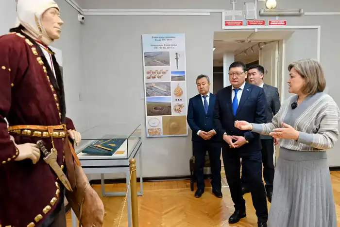 Аким области посетил выставку «Ұлы дала қазынасы» (10)