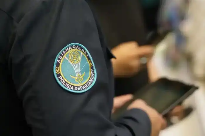 Мужчина в Астане задержан за вандализм после разрушения остановки Астане