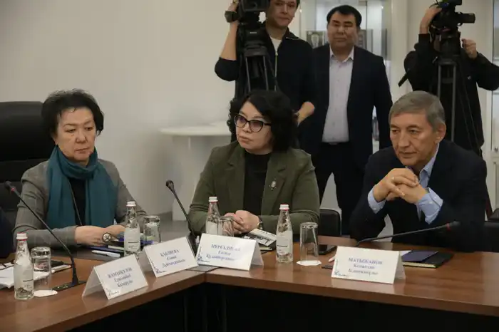 Обсуждение традиций и инноваций в театре: международная конференция к 100-летию Казахского национального театра имени Мухтара Ауэзова в Алматы Астане