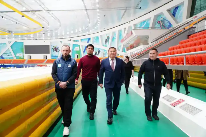 Аким Акмолинской области Марат Ахметжанов встретился с конькобежцами (3)