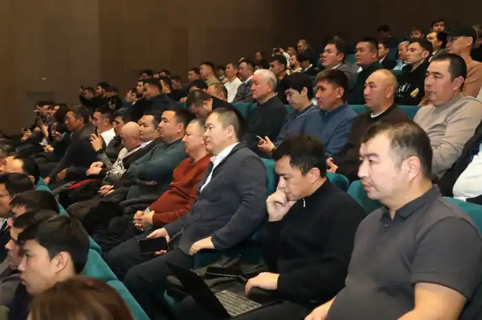 Международный форум отцов в Алматы: более 400 участников обсуждают важность общения с детьми Астане