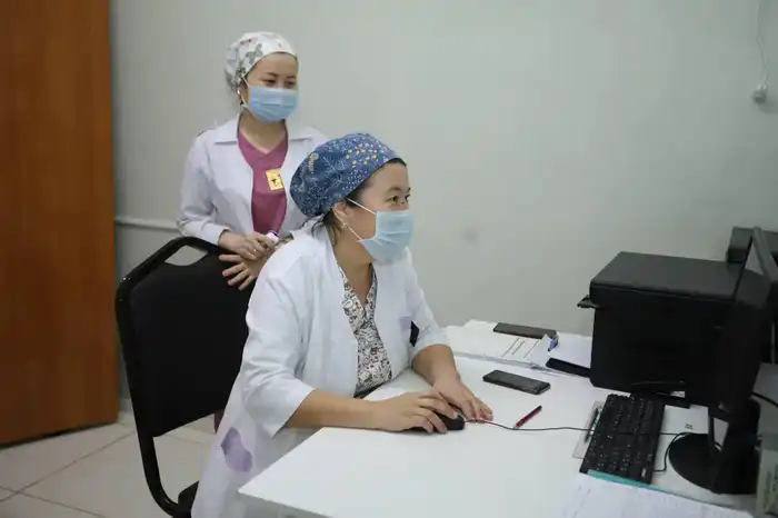 Глава Мангистауской области Казахстана посетил пострадавших в ДТП, обеспечивая поддержку и лечение Астане