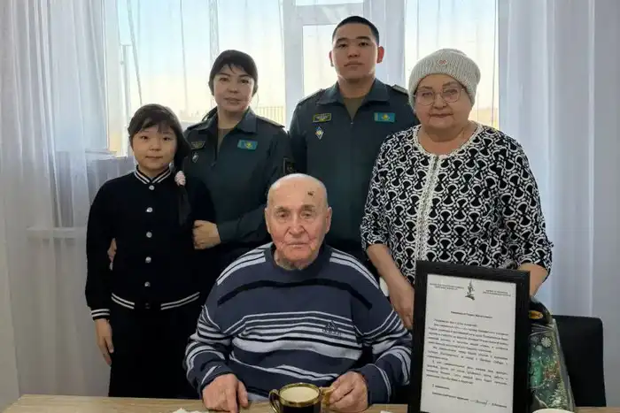 В Костанае военнослужащие отметили 101 год жизни героя, как звезду на фронтовом небосводе Астане