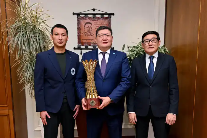 Аким области встретился с генеральным директором ФК «Семей» (4)