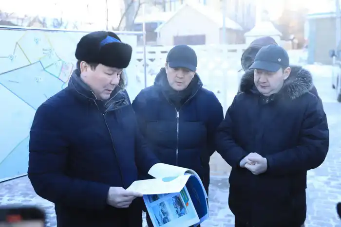 Аким области проверил уборку снега в микрорайоне Есет батыра (4)