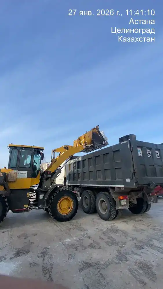 Более тысячи единиц спецтехники задействовано в снегоуборочных работах в Астане (2)