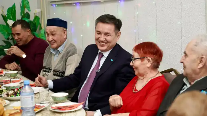 Поддержка одиноких пожилых людей: новогодний вечер в Центре социальных услуг ВКО Астане