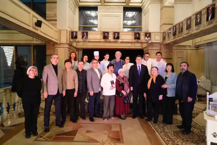 В области Жетісу академический драматический театр имени Бикен Римовой представил моноспектакль «Мұқағали» (9)